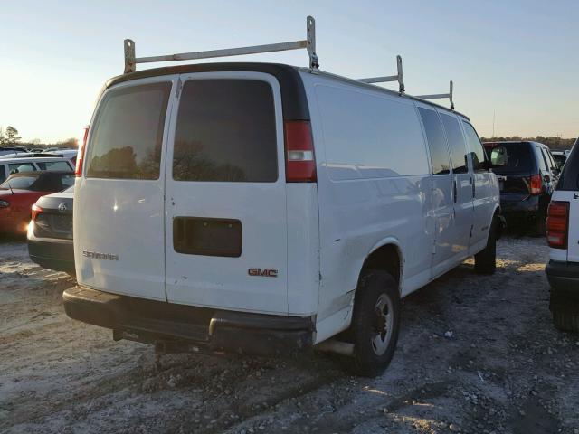 1GTHG39U731154290 - 2003 GMC SAVANA G35 WHITE photo 4