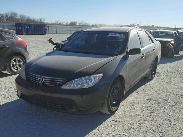 4T1BE32K05U392225 - 2005 TOYOTA CAMRY LE BLACK photo 2