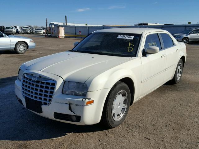 2C3KA53G16H125027 - 2006 CHRYSLER 300 TOURIN CREAM photo 2