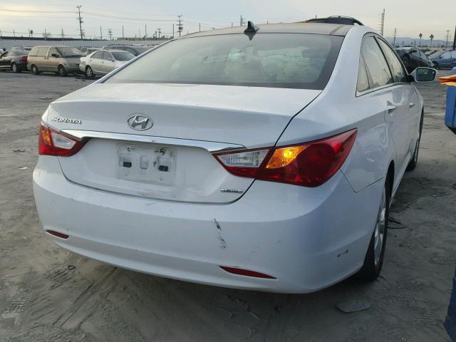 5NPEC4AC1CH394175 - 2012 HYUNDAI SONATA SE WHITE photo 4