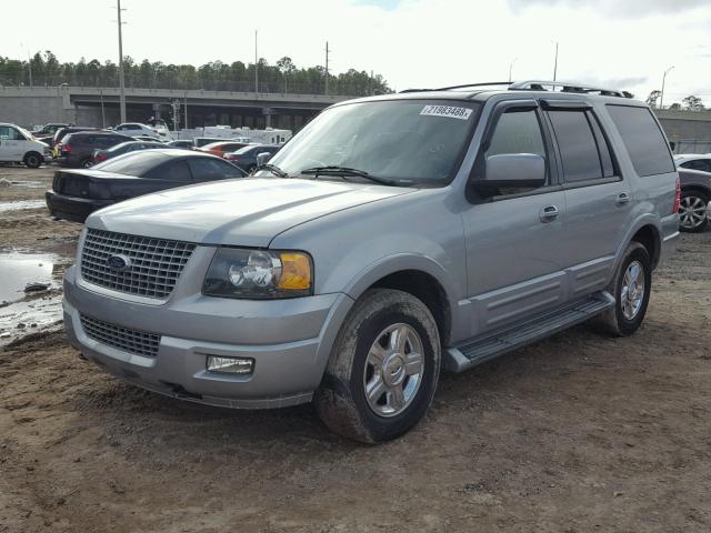 1FMFU20576LA75089 - 2006 FORD EXPEDITION SILVER photo 2