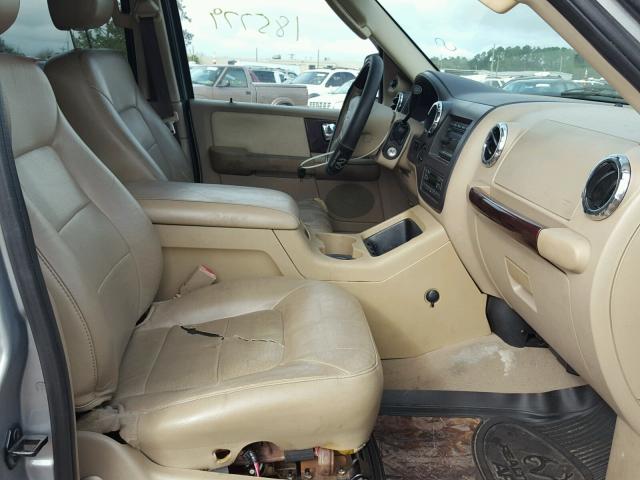 1FMFU20576LA75089 - 2006 FORD EXPEDITION SILVER photo 5