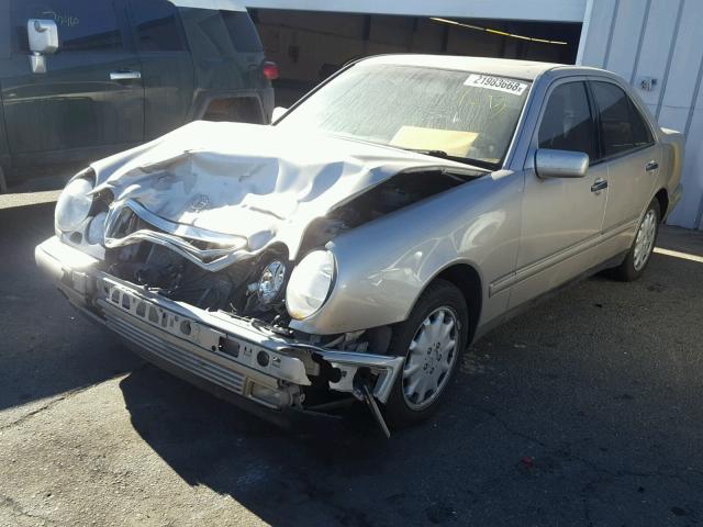 WDBJF82H0XX018311 - 1999 MERCEDES-BENZ E 320 4MAT GOLD photo 2