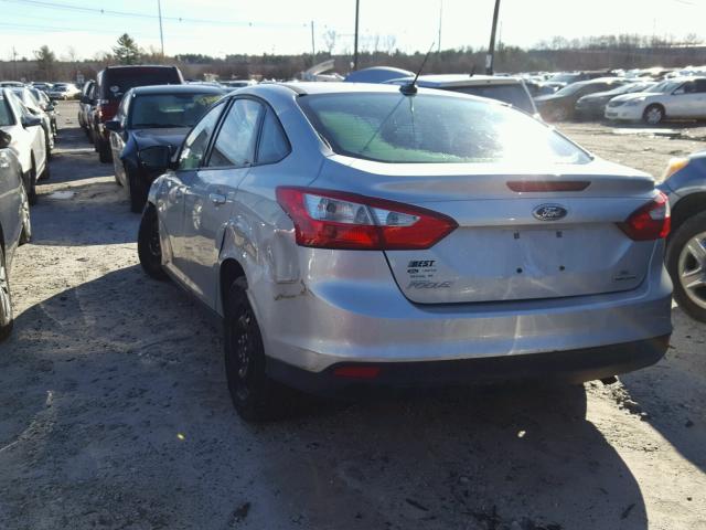 1FAHP3F28CL425774 - 2012 FORD FOCUS SE SILVER photo 3