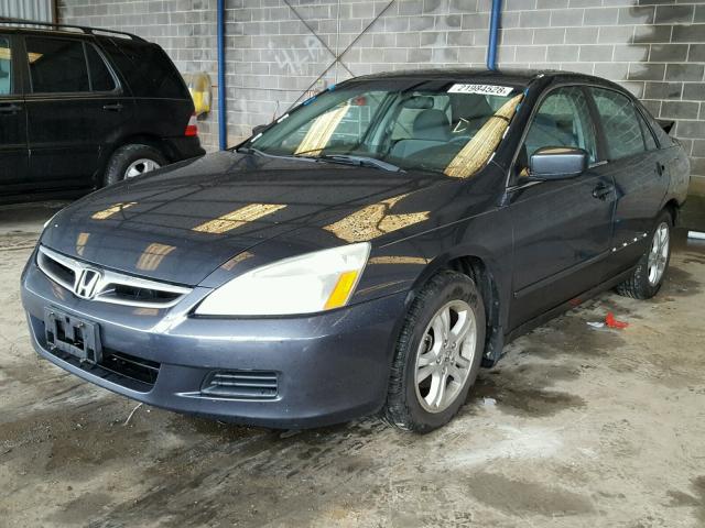 1HGCM56326A017256 - 2006 HONDA ACCORD SE CHARCOAL photo 2