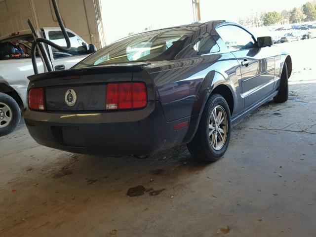 1ZVHT80N685107263 - 2008 FORD MUSTANG GRAY photo 4