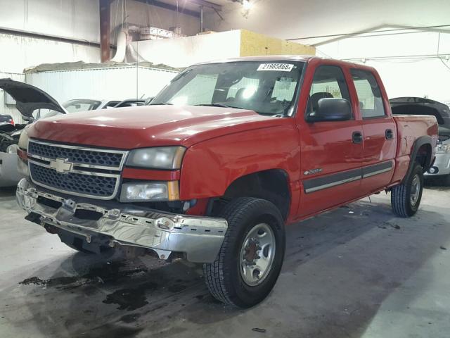 1GCHC23U75F800934 - 2005 CHEVROLET SILVERADO RED photo 2