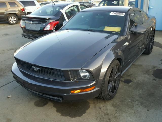 1ZVFT80N075299608 - 2007 FORD MUSTANG CHARCOAL photo 2