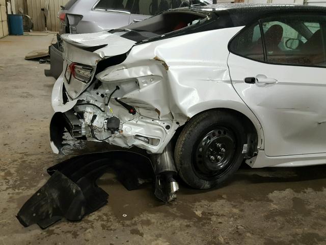 4T1BZ1HK8JU010131 - 2018 TOYOTA CAMRY XSE WHITE photo 9