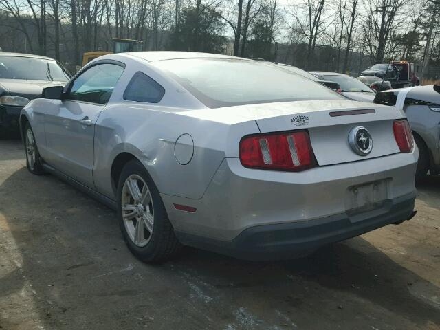 1ZVBP8AN1A5106214 - 2010 FORD MUSTANG SILVER photo 3