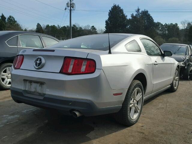 1ZVBP8AN1A5106214 - 2010 FORD MUSTANG SILVER photo 4