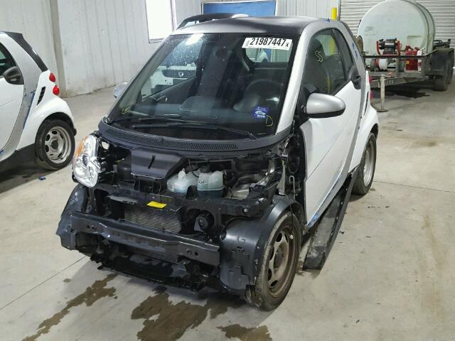 WMEEJ3BA1DK629319 - 2013 SMART FORTWO PUR TWO TONE photo 2