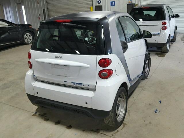 WMEEJ3BA1DK629319 - 2013 SMART FORTWO PUR TWO TONE photo 4