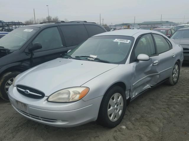 1FAFP53U5YA277160 - 2000 FORD TAURUS SE SILVER photo 2