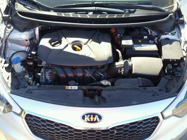 KNAFK4A63F5405972 - 2015 KIA FORTE LX SILVER photo 7