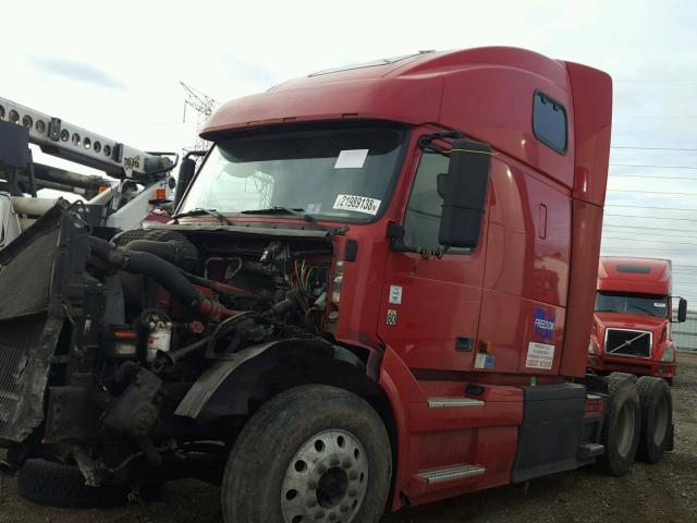 4V4NC9TG66N411056 - 2006 VOLVO VN VNL RED photo 2