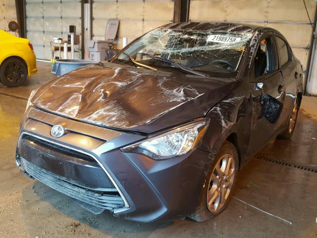 3MYDLBZV5GY146706 - 2016 TOYOTA SCION IA GRAY photo 2