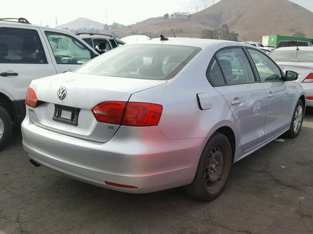 3VWD17AJ7EM307617 - 2014 VOLKSWAGEN JETTA SE SILVER photo 4