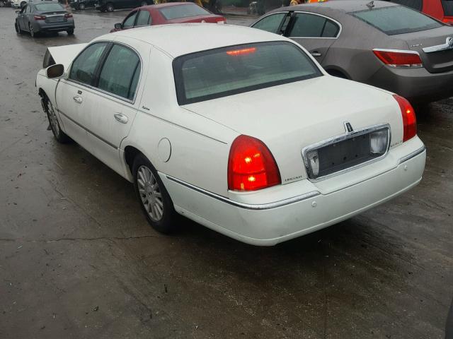 1LNHM82W33Y674023 - 2003 LINCOLN TOWN CAR S WHITE photo 3