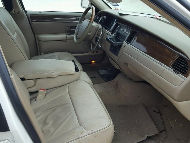 1LNHM83VX7Y603557 - 2007 LINCOLN TOWN CAR D WHITE photo 5