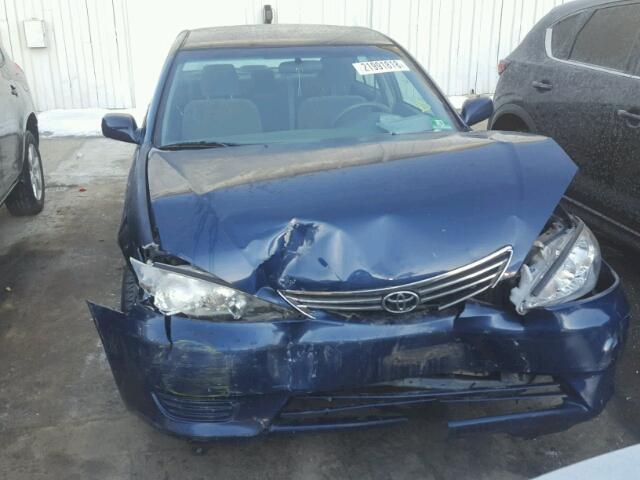 4T1BE32K85U092285 - 2005 TOYOTA CAMRY LE BLUE photo 9