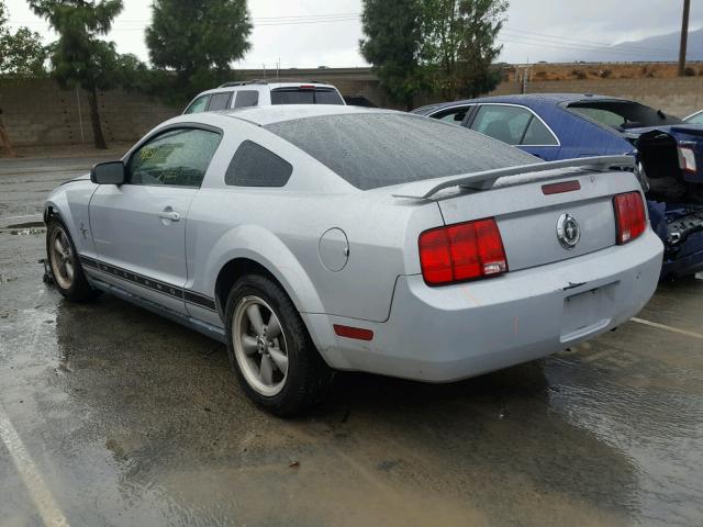 1ZVFT80N965175898 - 2006 FORD MUSTANG SILVER photo 3