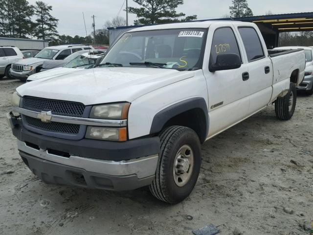 1GCHC23U83F104001 - 2003 CHEVROLET SILVERADO WHITE photo 2