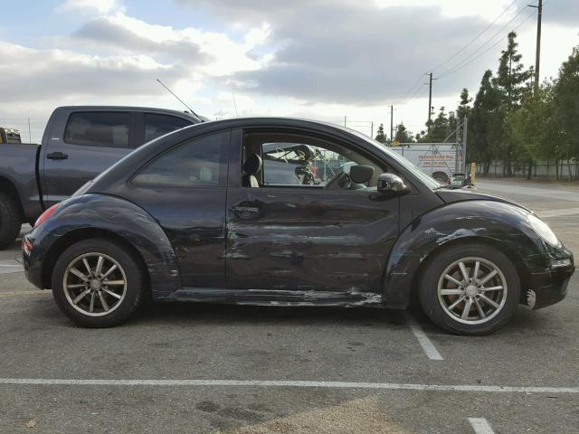 3VWPG3AG4AM020951 - 2010 VOLKSWAGEN NEW BEETLE შავი ფოტო 10