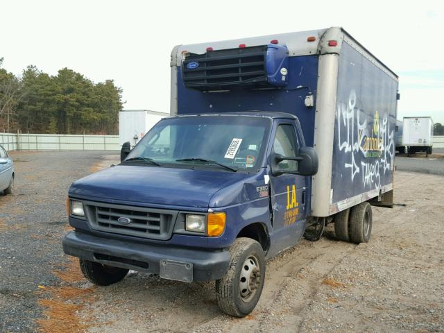 1FDWE35L64HA08025 - 2004 FORD ECONOLINE BLUE photo 2