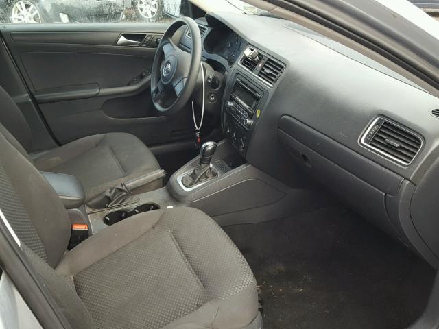 3VW2K7AJ3EM305139 - 2014 VOLKSWAGEN JETTA BASE SILVER photo 5