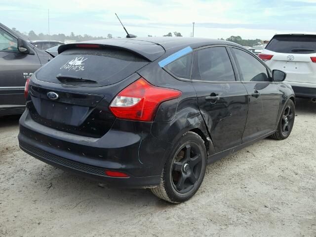 1FAHP3K27CL289675 - 2012 FORD FOCUS SE BLACK photo 4