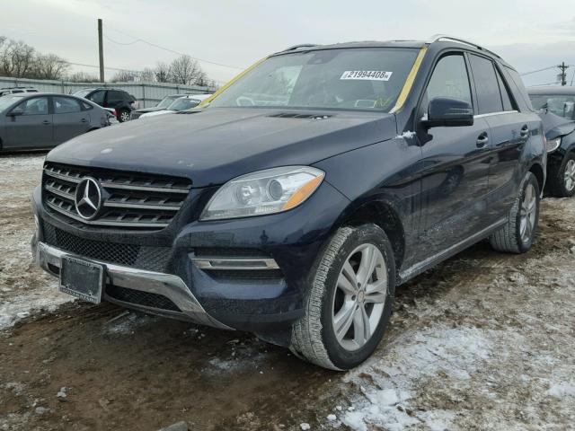 4JGDA5HBXEA372427 - 2014 MERCEDES-BENZ ML 350 4MA BLUE photo 2