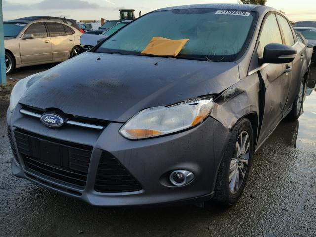 1FAHP3H28CL357389 - 2012 FORD FOCUS SEL GRAY photo 2