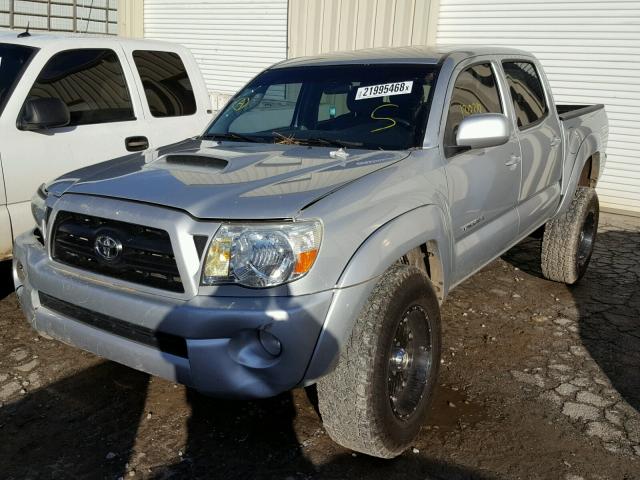 5TEJU62N28Z503383 - 2008 TOYOTA TACOMA DOU SILVER photo 2