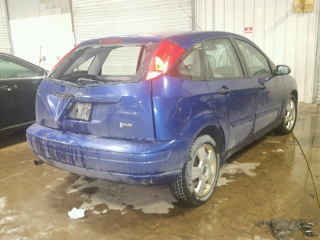 3FAFP37N65R100321 - 2005 FORD FOCUS ZX5 BLUE photo 4