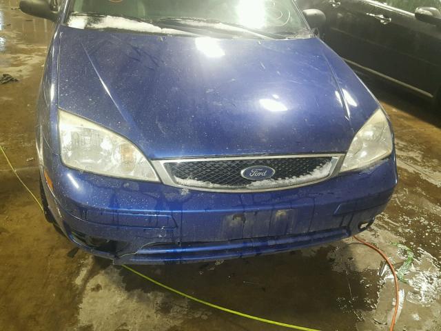 3FAFP37N65R100321 - 2005 FORD FOCUS ZX5 BLUE photo 7