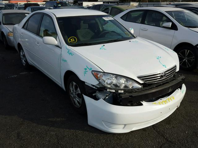 4T1BE32K65U423106 - 2005 TOYOTA CAMRY LE WHITE photo 1