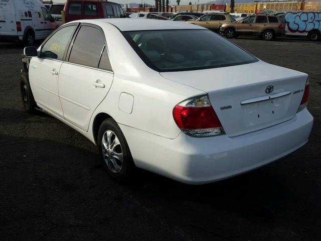 4T1BE32K65U423106 - 2005 TOYOTA CAMRY LE WHITE photo 3