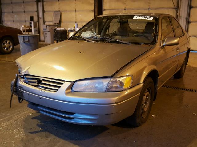 4T1BG22K1VU124594 - 1997 TOYOTA CAMRY CE GOLD photo 2