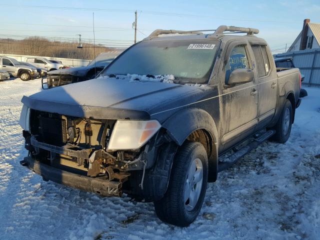 1N6AD07W15C465263 - 2005 NISSAN FRONTIER C GRAY photo 2