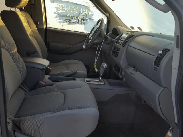 1N6AD07W15C465263 - 2005 NISSAN FRONTIER C GRAY photo 5