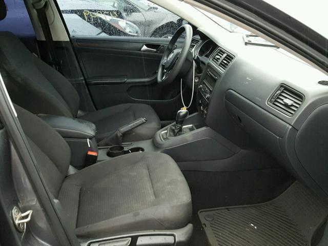 3VW2K7AJXFM412030 - 2015 VOLKSWAGEN JETTA BASE 灰色 照片 5