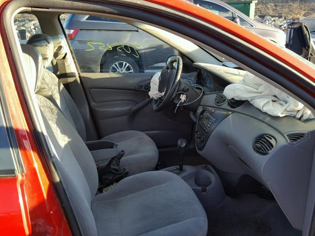 1FAFP34371W124900 - 2001 FORD FOCUS SE RED photo 5