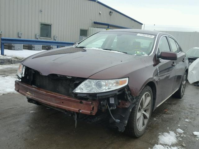 1LNHM93R89G600335 - 2009 LINCOLN MKS MAROON photo 2