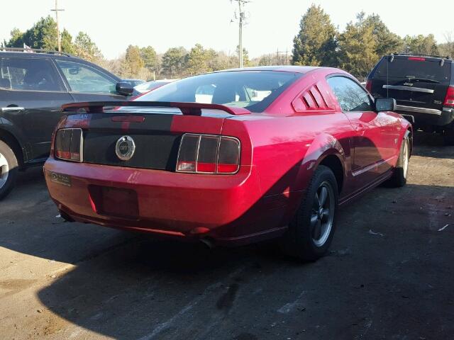 1ZVFT82H565112630 - 2006 FORD MUSTANG GT RED photo 4