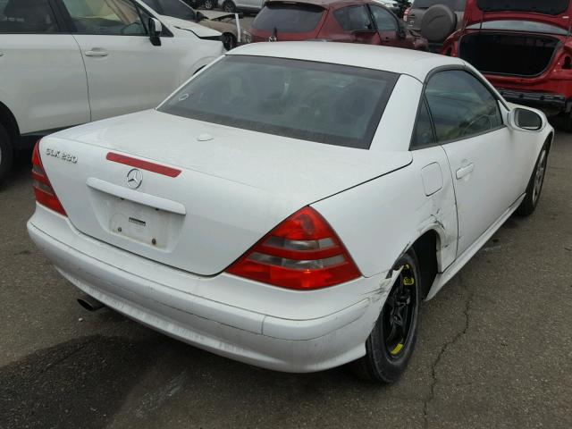 WDBKK49FX1F185379 - 2001 MERCEDES-BENZ SLK 230 KO WHITE photo 4