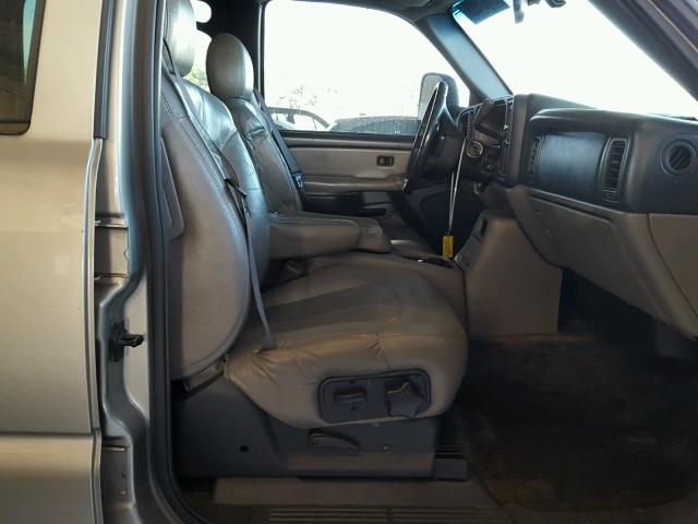 3GNEC16T4YG203797 - 2000 CHEVROLET SUBURBAN C TAN photo 5