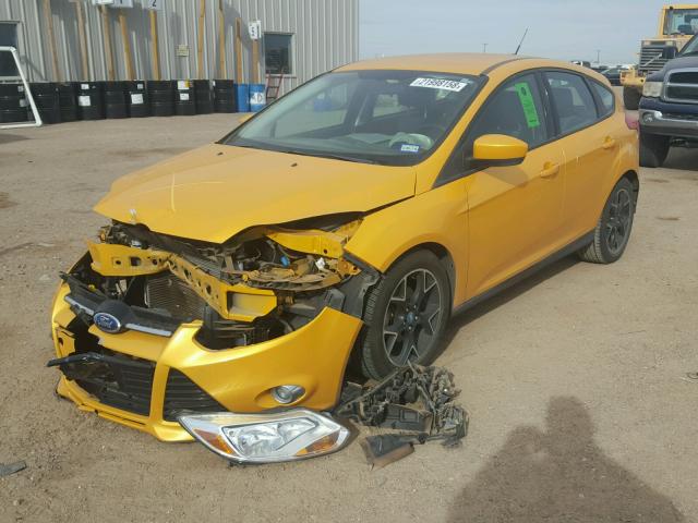 1FAHP3K21CL129307 - 2012 FORD FOCUS SE YELLOW photo 2