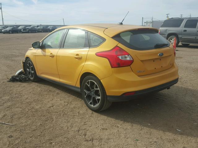 1FAHP3K21CL129307 - 2012 FORD FOCUS SE YELLOW photo 3