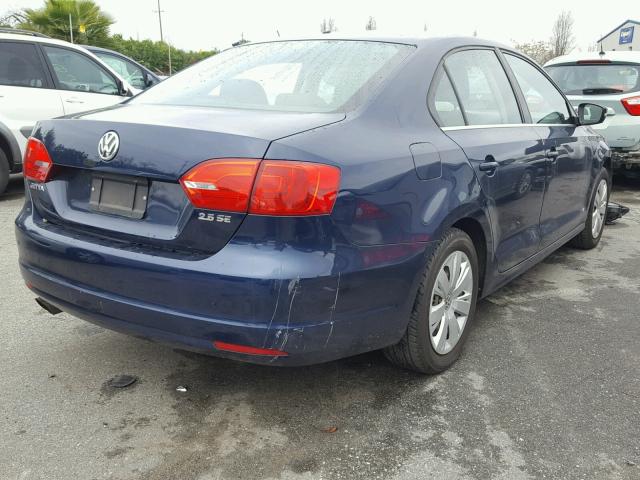 3VWDP7AJ7DM436020 - 2013 VOLKSWAGEN JETTA SE BLUE photo 4